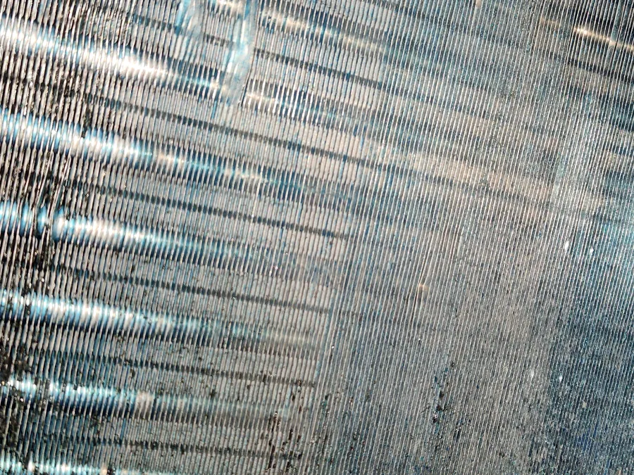 סוללת מזגן לאחר ניקוי מזווית צד
